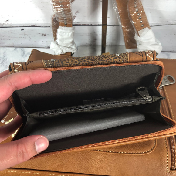 Montana West Tooled Concealed Carry Tote+ Wallet - Picture 5 of 8